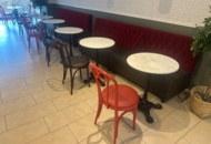 1442990 Parti med bord, soffor och stolar