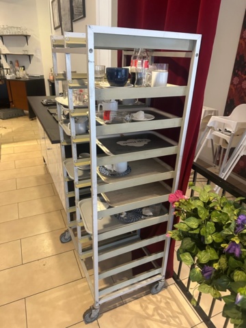 1442987-4 Avlastningsbänk och brickvagn