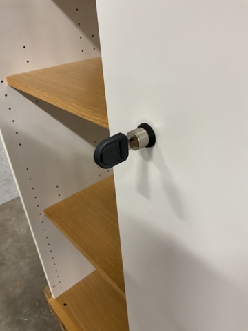 1443042-5 Skåp med skjutdörrar för kontor mm