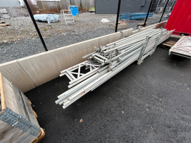 1421624-22 Monzon stor byggställning inkl tillbehör