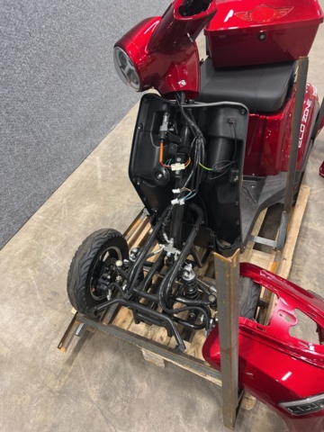 1443074-5 Promenadskoter - Svart & röd