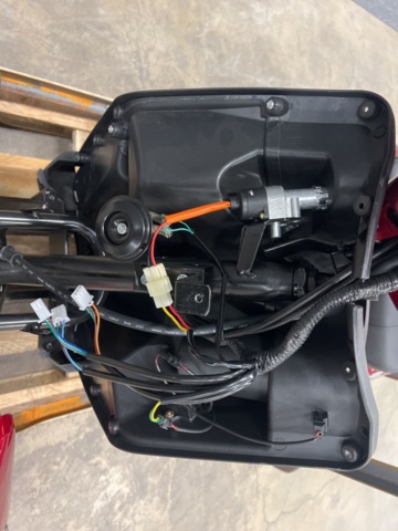 1443074-6 Promenadskoter - Svart & röd