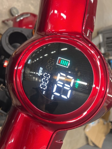 1443074-10 Promenadskoter - Svart & röd