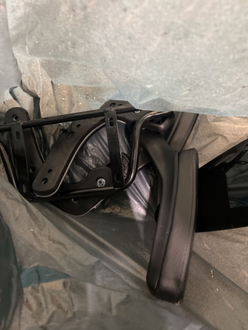 1443074-17 Promenadskoter - Svart & röd