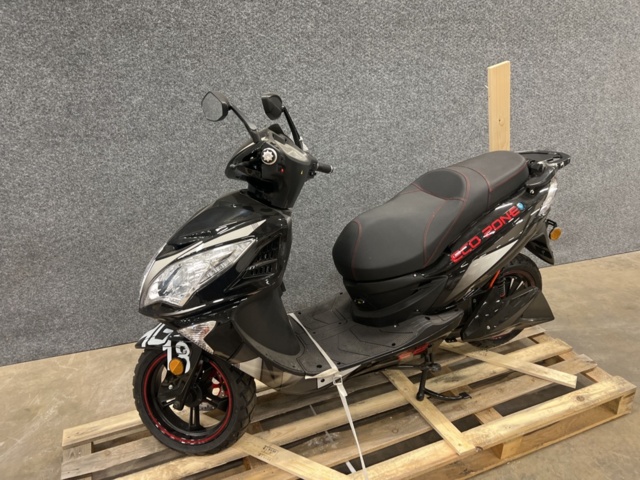 1443075-4 Elmoped - 2000W Svart