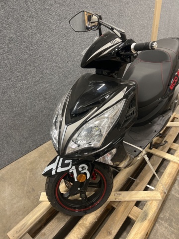 1443075-5 Elmoped - 2000W Svart