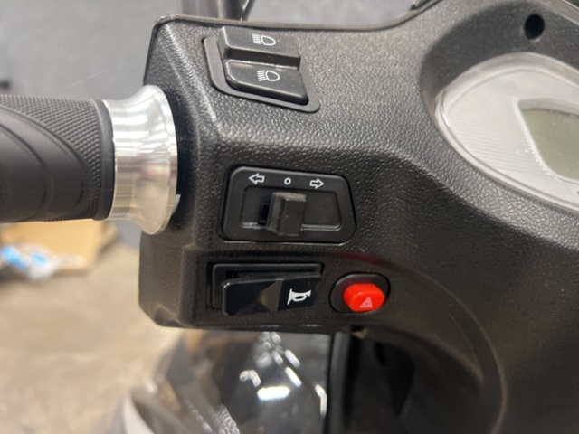 1443075-17 Elmoped - 2000W Svart