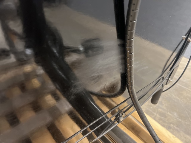 1443076-10 Eldriven Lådcykel med svart låda