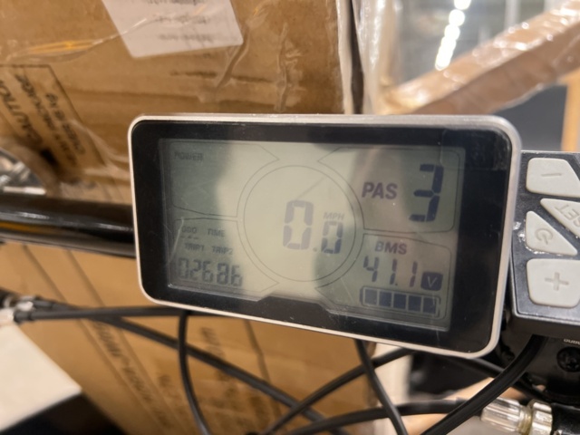 1443076-13 Eldriven Lådcykel med svart låda