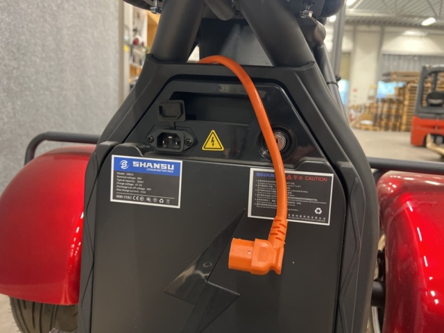 1443078-8 Elscooter Trehjuling - Röd 2000W