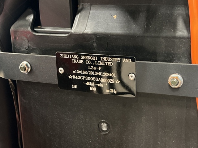 1443078-10 Elscooter Trehjuling - Röd 2000W