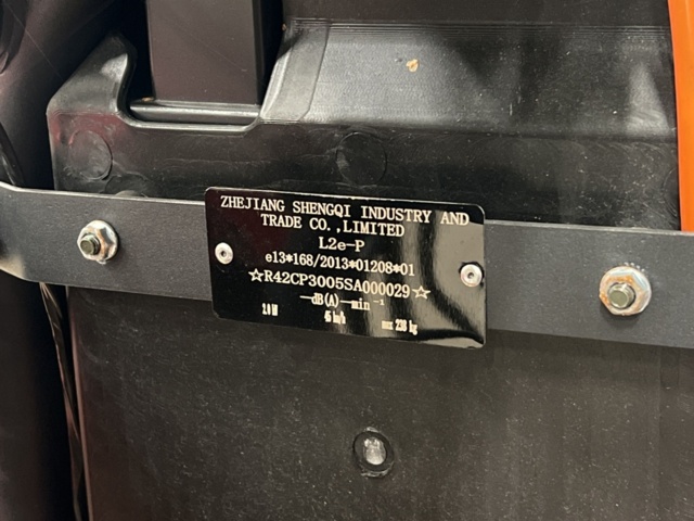 1443078-11 Elscooter Trehjuling - Röd 2000W