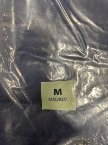 1443471-4 24 st Västar, Strl M