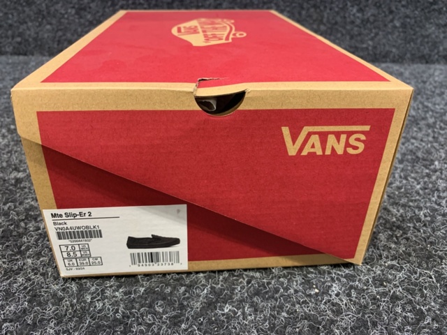 1443504-6 4 par Skor/tofflor Vans Mte Slip-er 2, Strl 35, 36.5 & 39