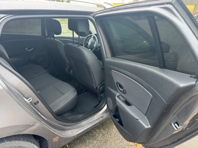 1199622-26 Renault Mégane Grandtour 1.5 dCi EDC, 110hk, 2013 (Reparationsobjekt)