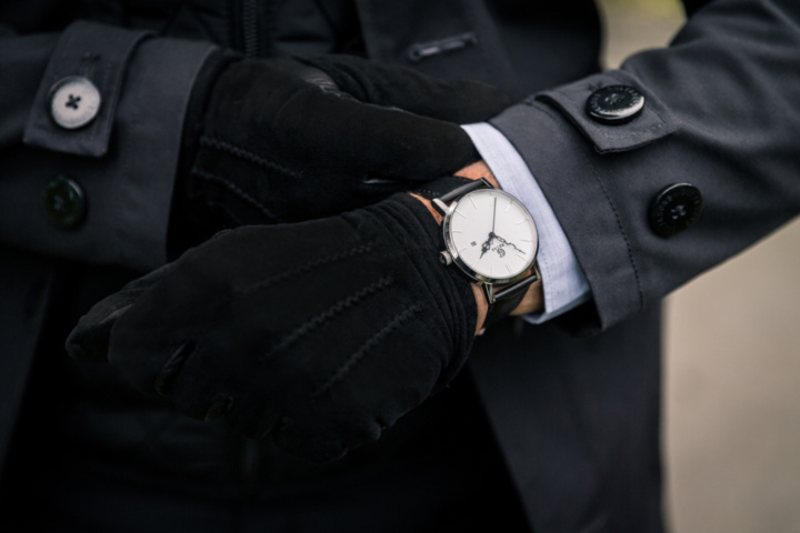 1371124-9 Stort parti med klockor och korthållare - 1383st