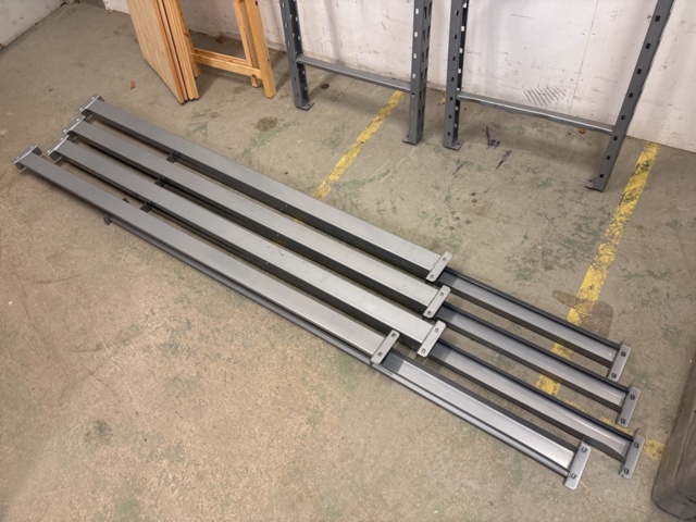 1409328-4 Mindre ställage och trähylla