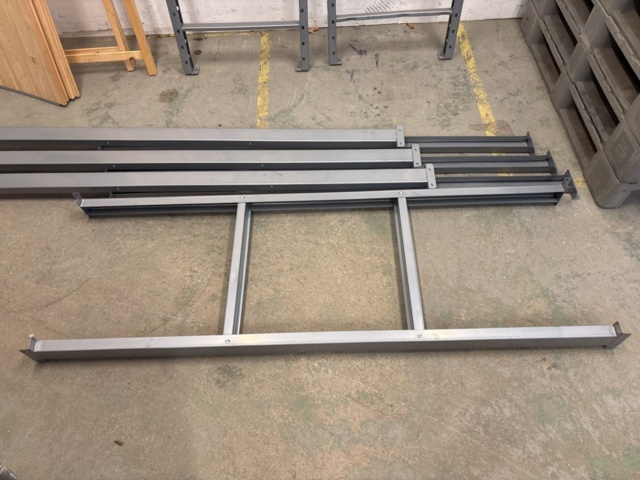 1409328-6 Mindre ställage och trähylla