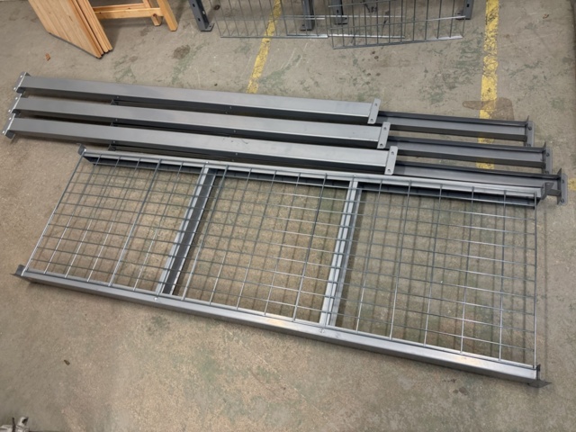 1409328-7 Mindre ställage och trähylla