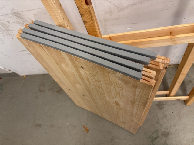 1409328-10 Mindre ställage och trähylla