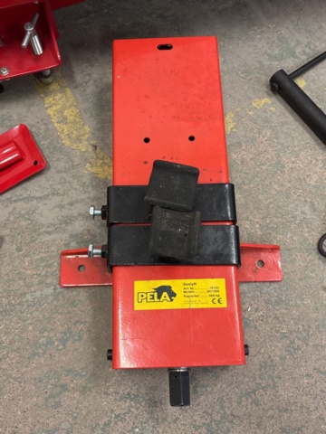 1409329-3 Lyftbord, saxlyft och depåstöd - Pela