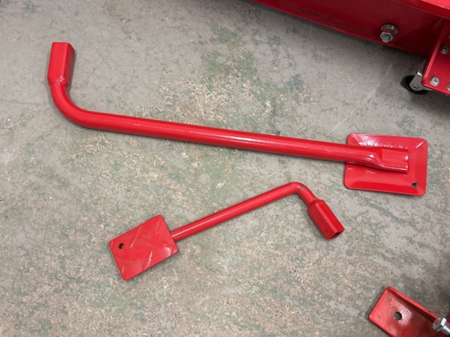 1409329-8 Lyftbord, saxlyft och depåstöd - Pela