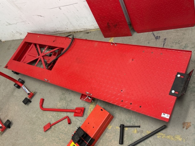 1409329-9 Lyftbord, saxlyft och depåstöd - Pela