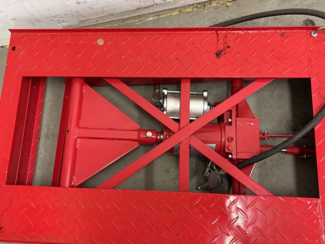 1409329-10 Lyftbord, saxlyft och depåstöd - Pela