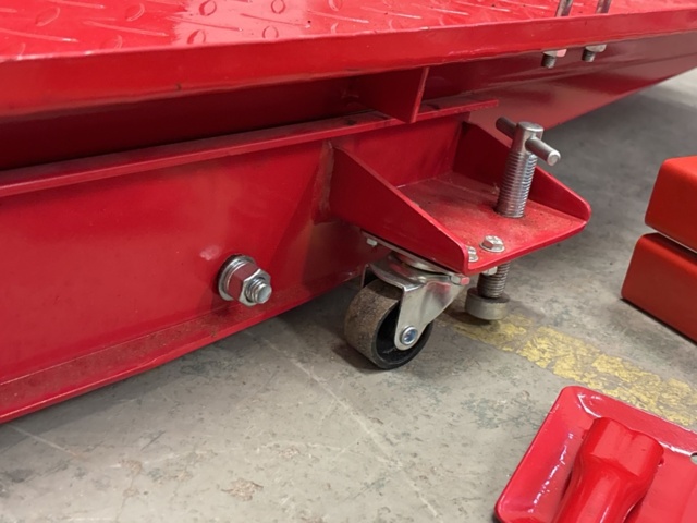 1409329-14 Lyftbord, saxlyft och depåstöd - Pela