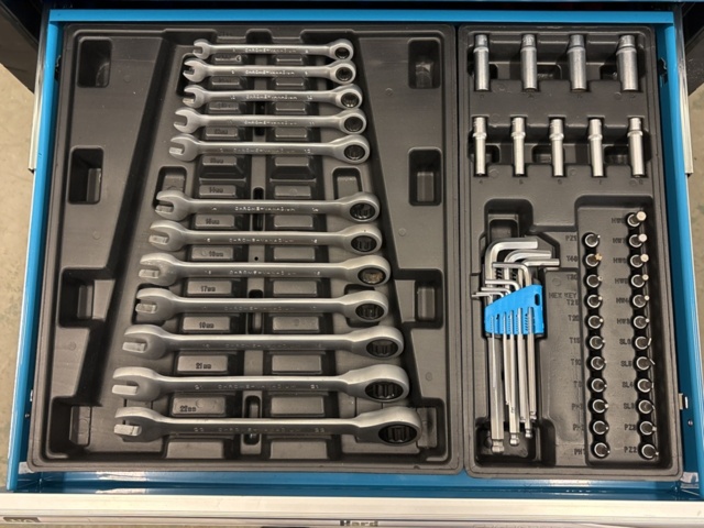 1409331-5 Verktygsvagn med stor mängd innehåll