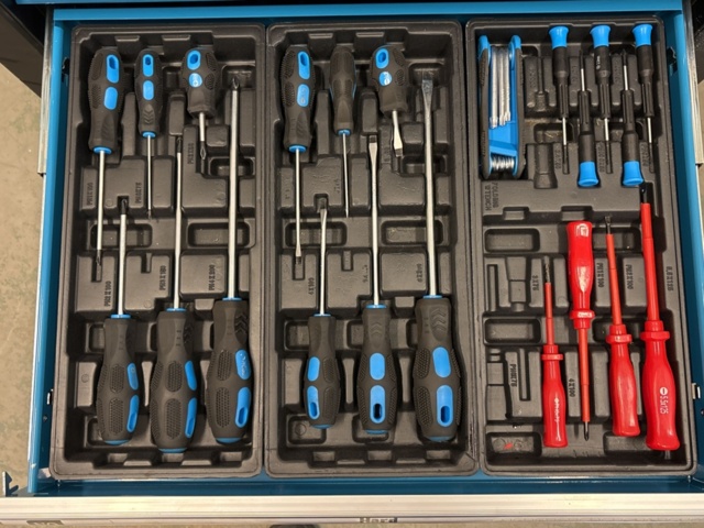 1409331-6 Verktygsvagn med stor mängd innehåll