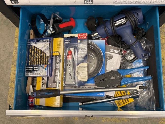 1409331-8 Verktygsvagn med stor mängd innehåll