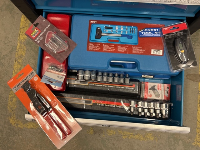 1409331-13 Verktygsvagn med stor mängd innehåll