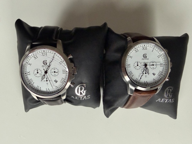 1371124-13 Stort parti med klockor och korthållare - 1383st