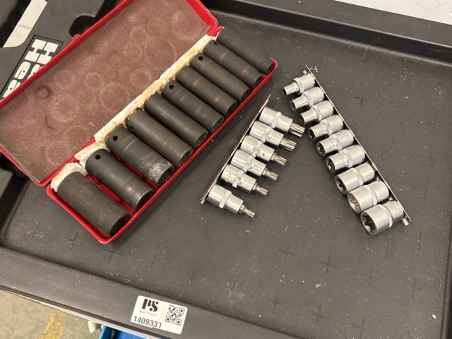 1409331-15 Verktygsvagn med stor mängd innehåll