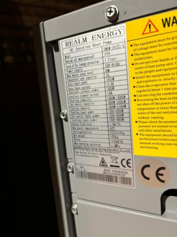 1372495-8 Värmepump Realm Energy RMBR RMAW-04ZR3 11 kW – helt ny i kartong, inkl. vattentank