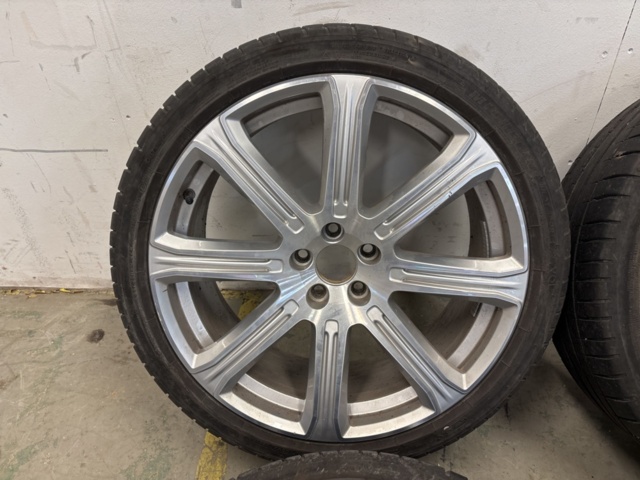 1409332-3 Sommardäck på 20"-alufälg x4  - Michelin Pilot Sport 4 255/35R20