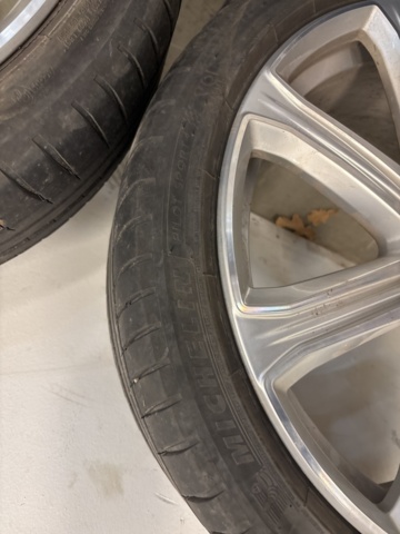 1409332-11 Sommardäck på 20"-alufälg x4  - Michelin Pilot Sport 4 255/35R20