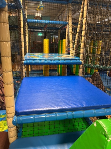 1427480-50 Lekland med hinderbana och rutschkanor - SPI Global Play