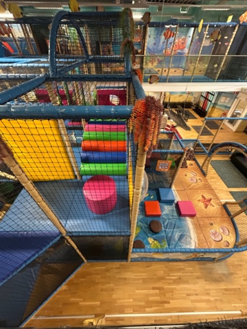 1427480-54 Lekland med hinderbana och rutschkanor - SPI Global Play