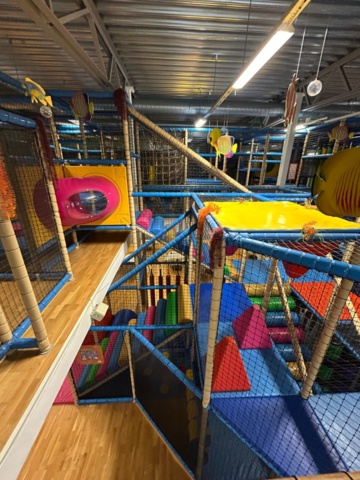 1427480-56 Lekland med hinderbana och rutschkanor - SPI Global Play