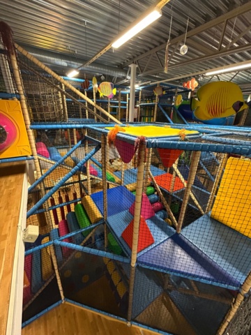 1427480-57 Lekland med hinderbana och rutschkanor - SPI Global Play