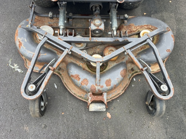 1420054-8 Åkgräsklippare - PT 26D Commercial (Reparationsobjekt)