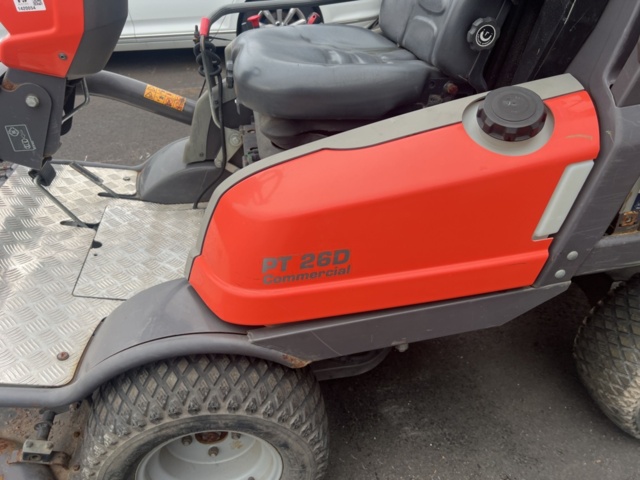 1420054-9 Åkgräsklippare - PT 26D Commercial (Reparationsobjekt)