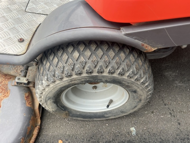 1420054-10 Åkgräsklippare - PT 26D Commercial (Reparationsobjekt)