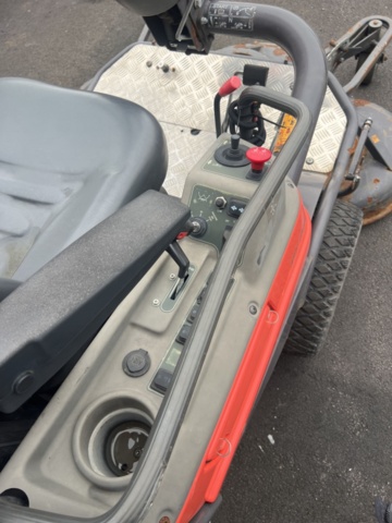 1420054-14 Åkgräsklippare - PT 26D Commercial (Reparationsobjekt)