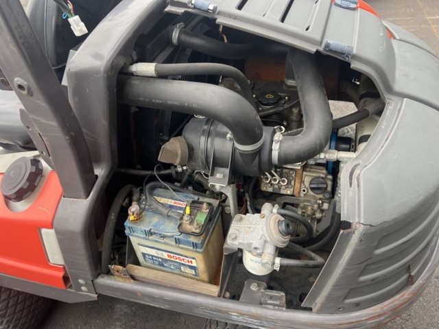 1420054-17 Åkgräsklippare - PT 26D Commercial (Reparationsobjekt)