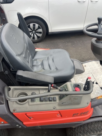 1420054-20 Åkgräsklippare - PT 26D Commercial (Reparationsobjekt)