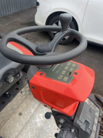 1420054-21 Åkgräsklippare - PT 26D Commercial (Reparationsobjekt)