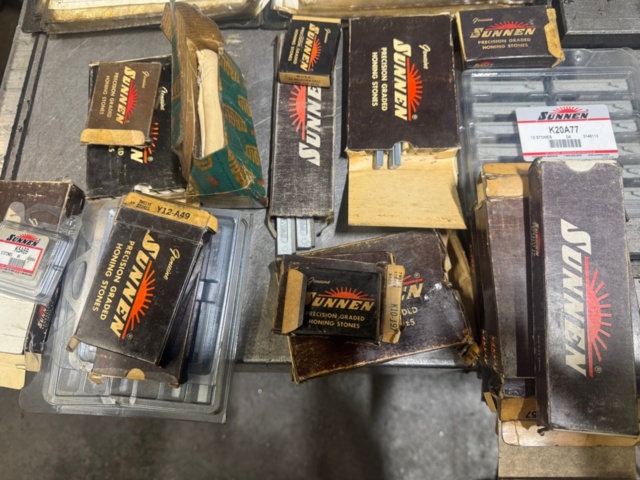 1373458-13 Honingsmaskin med tillbehör – Sunnen MBC-1802 inkl. verktyg och slipstavar